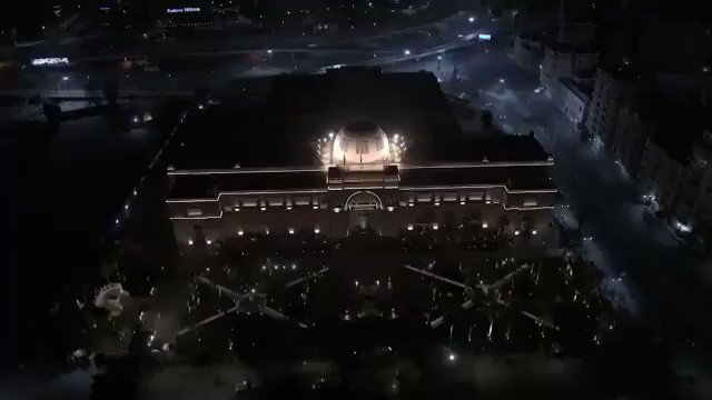 فيلم قصير يستعرض لقطات انطلاق موكب المومياوات الملكية من المتحف المصري بالتحرير إلى المتحف القومي للحضارة JMYbn YzW7 4wjMz