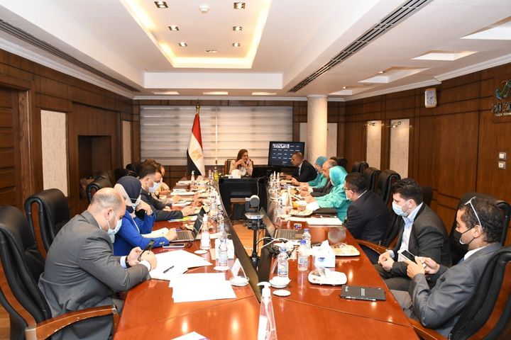 وزيرة التخطيط والتنمية الاقتصادية تناقش مسح الدخل والانفاق، والقوي العاملة مع بعثة صندوق النقد الدولي 🔴 31189