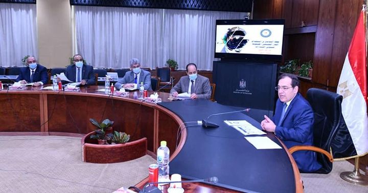 وزارة البترول والثروة المعدنية وزير البترول يتابع تنفيذ خطة التوسع باستخدام الغاز الطبيعى 36345