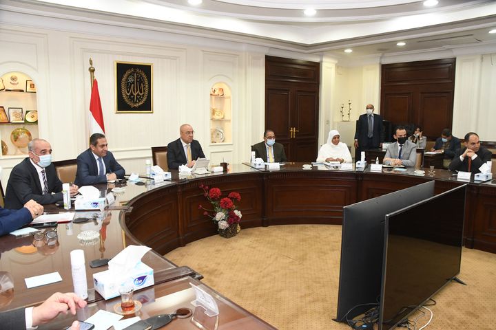 فى مقدمتها الضوابط والاشتراطات التخطيطية والبنائية للمدن المصرية: وزير الإسكان يلتقى أعضاء تنسيقية شباب 42914