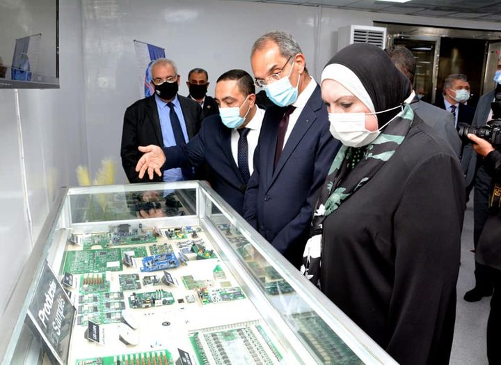 وزارة التجارة والصناعة بحضور وزيرى الصناعة والاتصالات ورئيس الهيئة العربية للتصنيع تدشين 49031