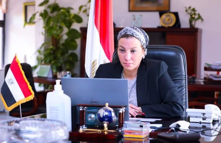 عبر تقنية الفيديو كونفرانس : وزيرة البيئة تناقش مع إحدى شركات القطاع الخاص فرص الإستثمار فى تحويل المخلفات 52006