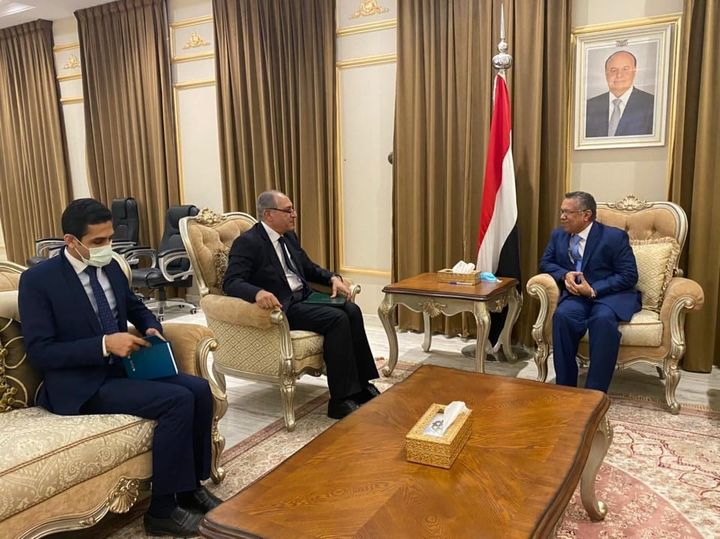 السفير المصري لدى الجمهورية اليمنية يلتقي رئيس مجلس الشورى اليمني التقى السفير أحمد فاروق، سفير جمهورية 54274