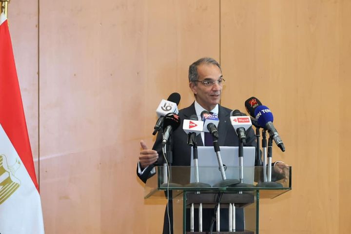 خلال لقائه برؤساء وحدات نظم المعلومات والتحول الرقمى للجهات المنتقلة للعاصمة الإدارية الجديدة الدكتور/ 61923