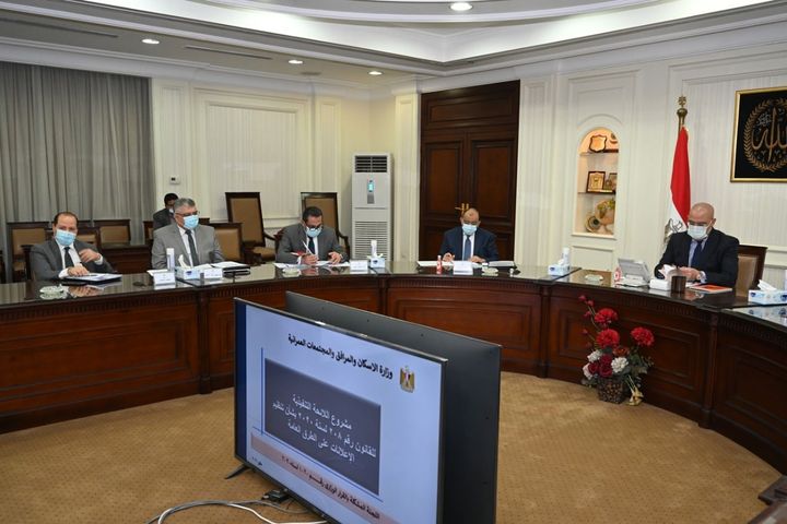 وزراء الإسكان والتنمية المحلية والنقل يناقشون مشروع اللائحة التنفيذية لقانون تنظيم الإعلانات على الطرق 68031