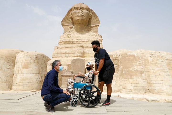 وزارة السياحة والآثار ٩ مايو ٢٠٢١ - وزير السياحة والآثار يلتقي بالسيدة الأمريكية جلوريا 98679
