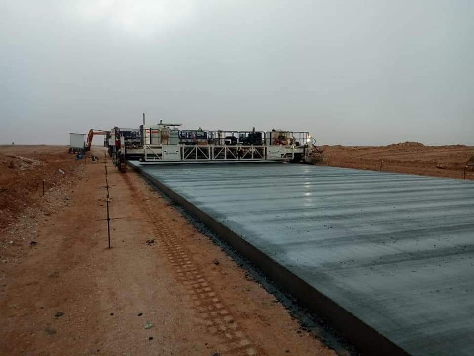 ​ مشروع إزدواج طريق سيوة - مرسي مطروح والذى تم تقسيم العمل به إلى 6 قطاعات، بمسافة 50 كم لكل قطاع، وتخصيص طريق E2OPmdQWUAAaDVL