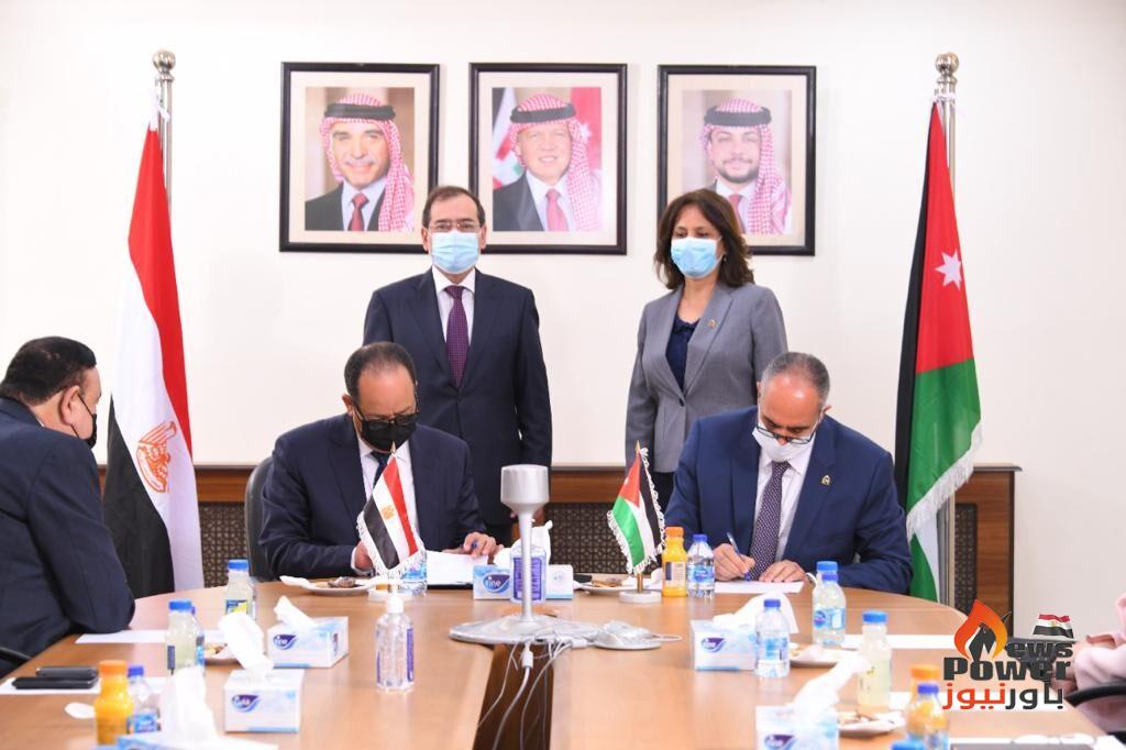​ شهد المهندس طارق الملا وزير البترول، والمهندسة هالة زواتي وزيرة الطاقة الأردنية اليوم بالعاصمة الأردنية E2Zf9 OVkAMsvF2