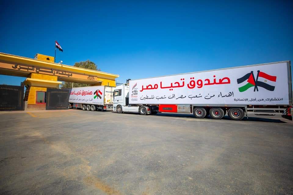 وصلت مساء أمس، الأحد، القافلة الثالثة من صندوق تحيا مصر، لميناء رفح البري، ضمن المبادرة المصرية لإعادة E2tYLOUXwAEli52
