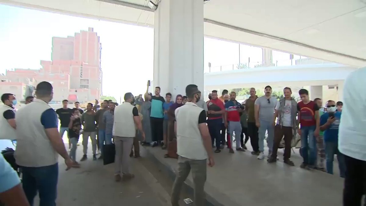 الرئيس عبد الفتاح السيسي يتحدث مع عدد من المواطنيين، حيث هنأهم بمناسبة شهر رمضان الفضيل، كما استمع الي bGaBQM4JmfP313Zr