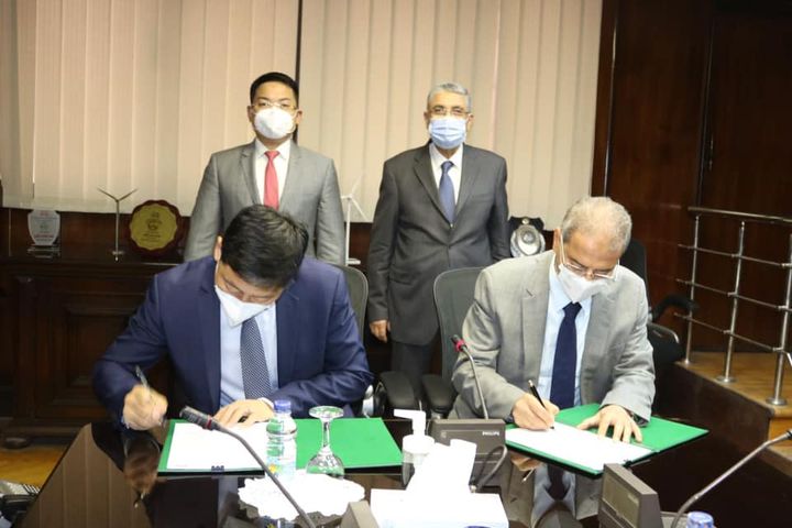 وزارة الكهرباء والطاقة المتجددة: وزير الكهرباء والطاقة المتجددة يشهد مع الرئيس الإقليمى 22449