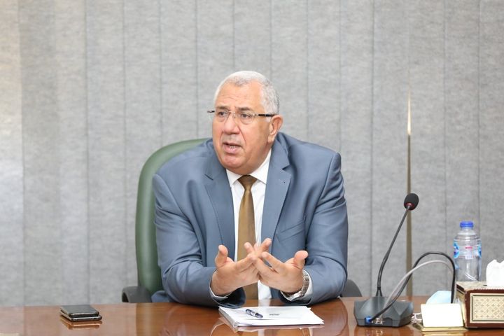 وزارة الزراعة واستصلاح الأراضي: وزير الزراعة يبحث تطوير سلاسل القيمة المرتبطة بالألبان ويؤكد 25251
