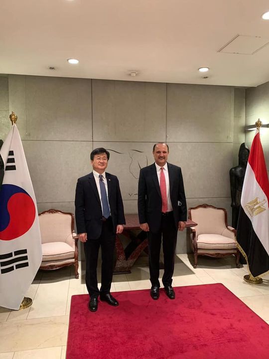 السفير المصري في سول يستقبل وزير تدبير الاحتياجات الدفاعية الكوري ــ استقبل الدكتور حازم 28641