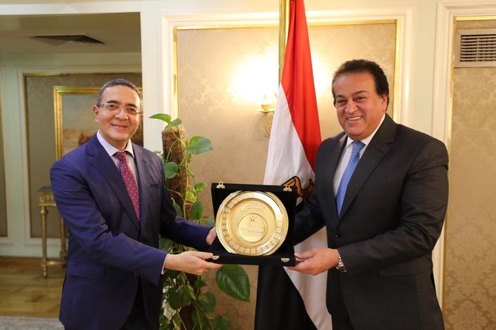 وزير التعليم العالى يستقبل السفير الهندي لبحث آليات التعاون العلمى المشترك استقبل د 28861