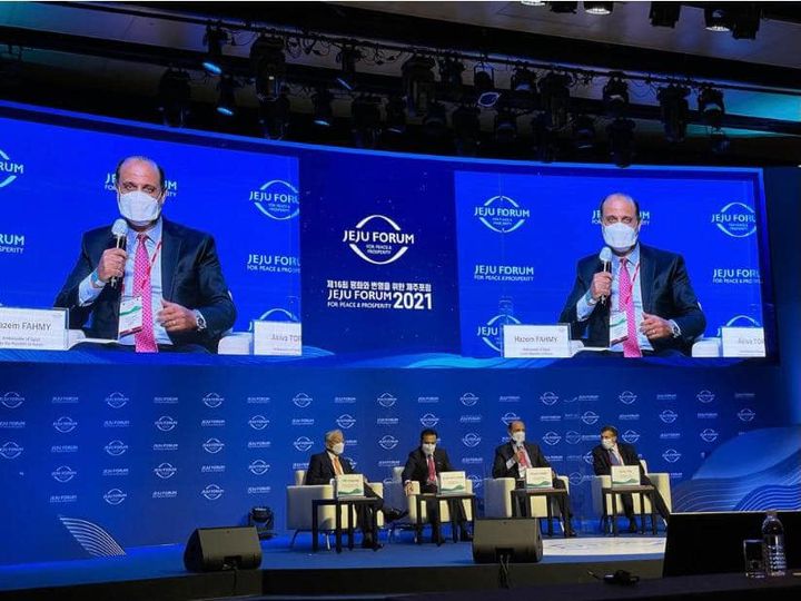 السفير المصري في سول يشارك في منتدى جيجو للسلام والرخاء لعام 2021 ------------ شارك الدكتور حازم فهمي سفير 30073