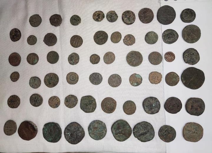 ضبط 203 عملة اثرية بمطار القاهرة الدولي تمكنت الوحدة الأثرية بمنى الركاب ٣ بمطار القاهرة الدولي بالتعاون مع 36787