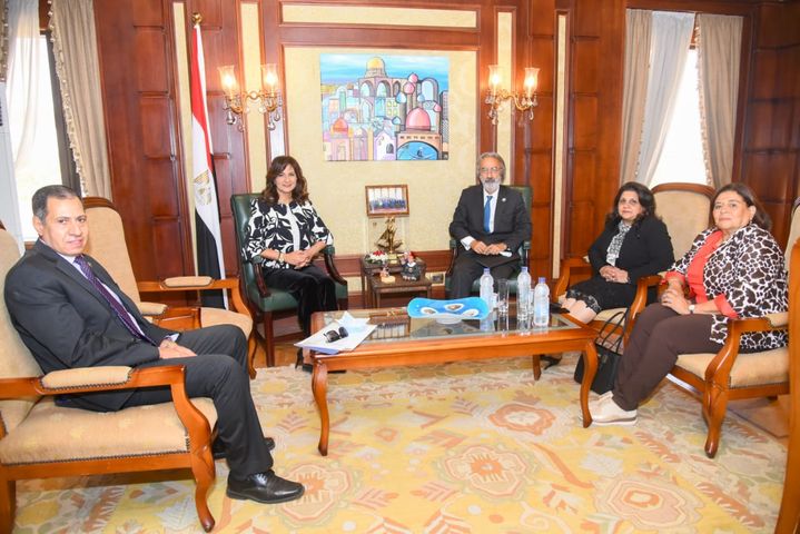 وزيرة الهجرة تستقبل وفدًا من لجنة الصحة بمجلس الشيوخ بعد مشاركتهم في أخر لقاء لمبادرة «صوت مصر في إفريقيا» 41279