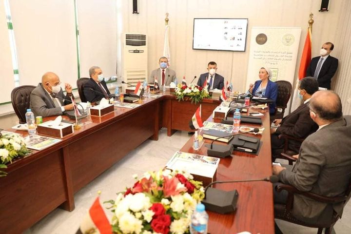 ضمن فعاليات الاحتفال بيوم البيئة العالمى ٢٠٢١ : وزيرة البيئة تشارك فى افتتاح أول وحدة للتحول الأخضر 46288