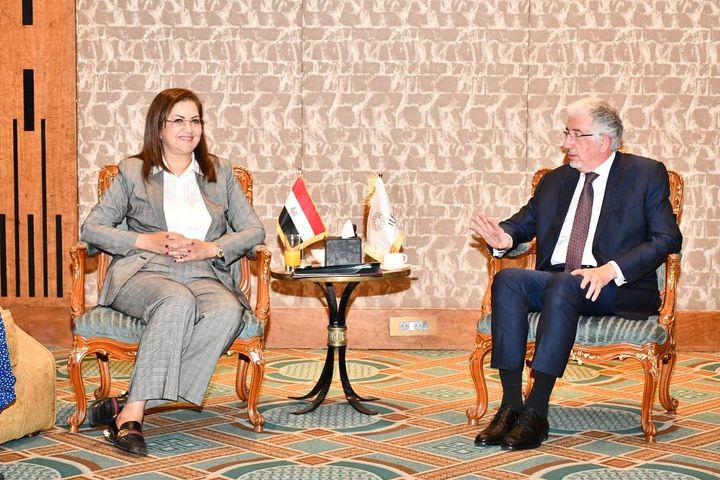 Planning Minister, ITFC CEO discuss deepening cooperation 🔴 Planning Minister Hala El-Said - who also represents Egypt at the board of governors of the Islamic Development Bank - had talks on 50336