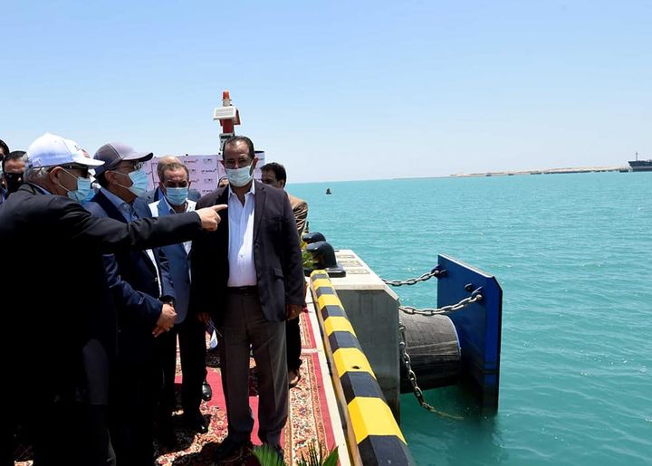 خلال زيارته للمنطقة الاقتصادية لقناة السويس: رئيس الوزراء يتفقد أعمال التطوير الجاري تنفيذها بميناء 50907