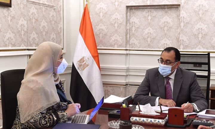 رئيس الوزراء يتابع مع وزيرة التضامن الاجتماعي عددا من ملفات عمل الوزارة التقى الدكتور مصطفى مدبولي، رئيس 59518 1