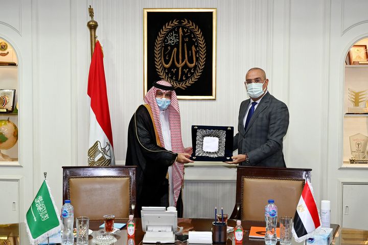 وزير الإسكان يلتقى وزير التجارة السعودي ورئيس مجلس الأعمال السعودى المصرى لبحث فرص التعاون المشترك وعرض 62578