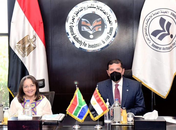 رئيس هيئة الاستثمار يبحث مع وزيرة الأشغال العامة والبنية التحتية بجنوب أفريقيا دفع العلاقات الاستثمارية بين 69304