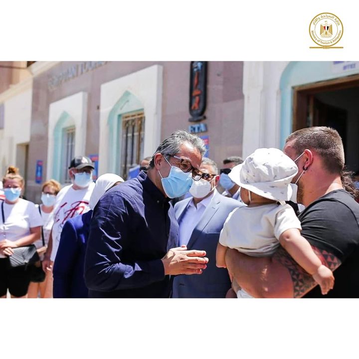 تفقد مكتب الهيئة المصرية العامة للتنشيط السياحي الذى تم تخصيصه كموقع مؤقت لإجراء تحاليل PCR ولقاء مجموعة من 84069