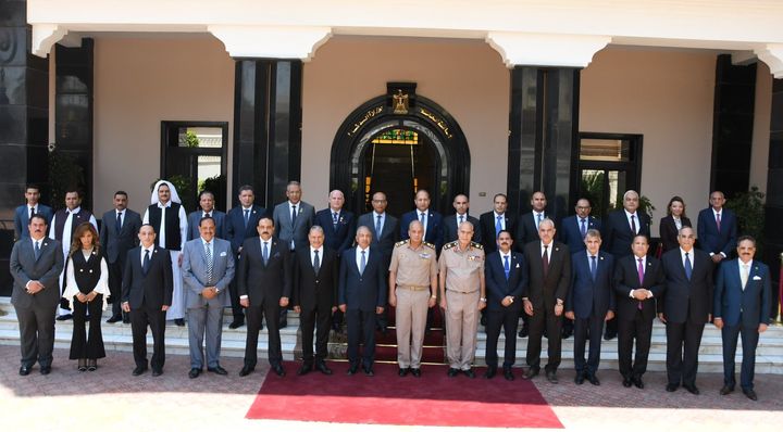الفريق أول / محمد زكى القائد العام للقوات المسلحة وزير الدفاع والإنتاج الحربى يلتقى وفد من أعضاء لجنة الدفاع 89329