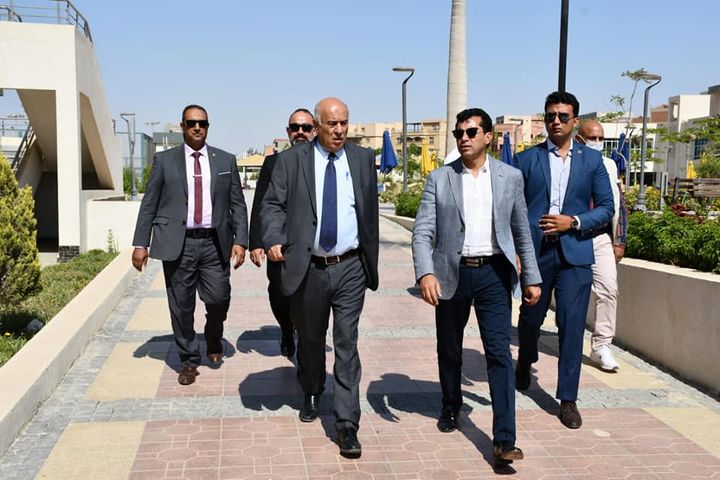 وزارة الشباب والرياضة: وزير الرياضة يقوم بجولة تفقدية داخل نادي النادي ب 6 أكتوبر رفقه وزير 93462