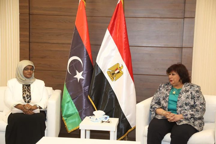 وزارة الثقافة: وزيرة الثقاقة المصرية تلتقي نظيرتها الليببة فى معرض الكتاب عبد الدايم : 94463