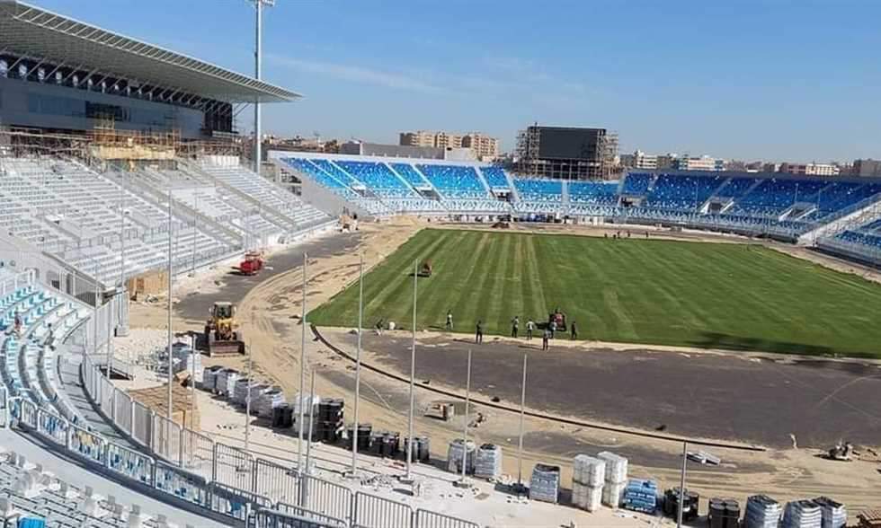 أعمال إنشاء استاد هيئة قناة السويس الجديد في محافظة الإسماعيلية بسعة ٢٢ ألف مقعد E22oUwnXIAEeOte