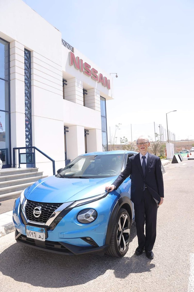 جولة السفير الياباني في مصنع نيسان لتصنيع السيارات داخل مصر 日産の自動車製造工場を見学 يقع المصنع في المنطقة E23IQX3WQAAZtfI