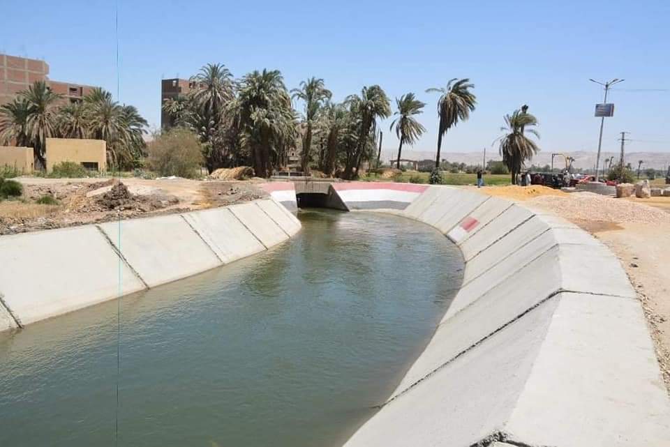 قطاع الموارد المائية والرى بالوجه القبلى في محافظة سوهاج يعلن الأنتهاء من تبطين 21 ترعة بطول 90 كيلو متر E3IJznDXMAIc1C