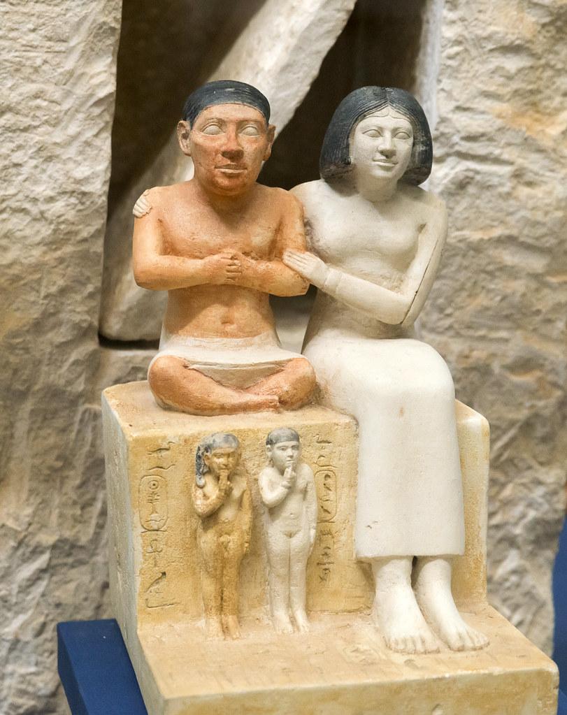 أسبوع المتاحف المتحف المصري تمثال القزم سنب وعائلته أواخر الأسره الخامسة وبدايه الأسرة السادسة الدولة E3dkTzgWUAY1dn3