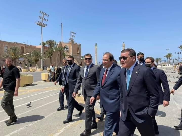 السيد اللواء عباس كامل رئيس جهاز المخابرات العامة المصرية والسيد عبدالحميد الدبيبة رئيس الحكومة الليبية