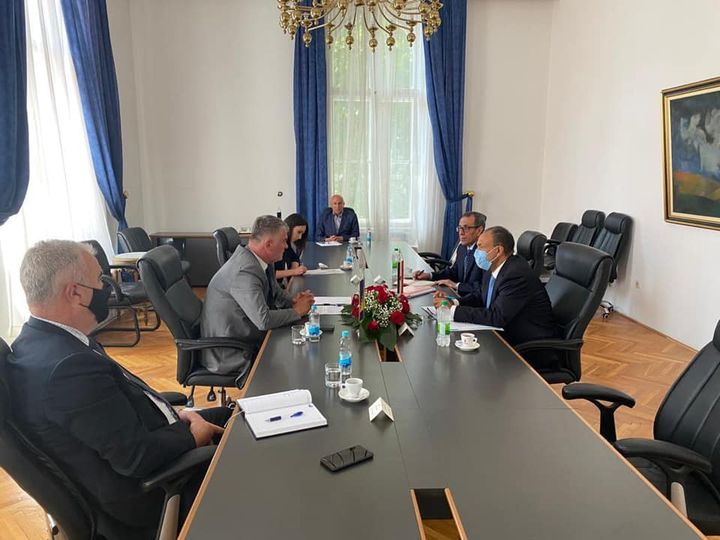 210102187_119591457017376_60457456059552