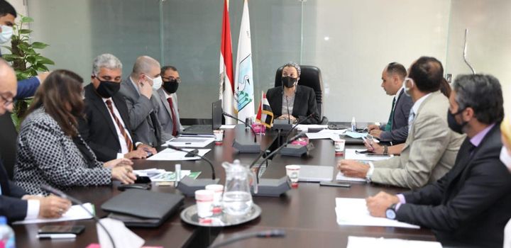 وزارة البيئة: تنفيذاً لتكليفات السيد رئيس الجمهورية: وزيرة البيئة تستعرض الاستراتيجية 17089
