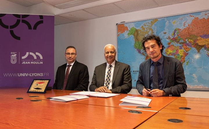 التعليم العالي: توقيع اتفاقية شراكة بين جامعتي العلمين الدولية وليون 3 الفرنسية تتويجاً للمباحثات التي قام 23141