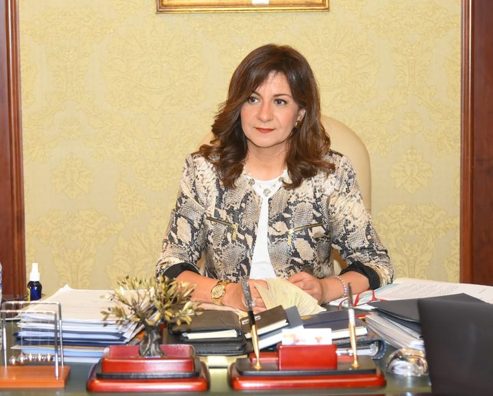وزيرة الهجرة تتواصل مع وزيري السياحة والطيران لتنسيق عودة الراغبين من المصريين العالقين بالإمارات 23903