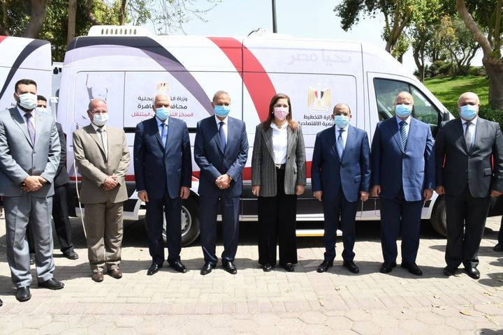 سيارات المراكز التكنولوجية المتنقلة لخدمة المواطنين تشارك في موقع اصطفاف المعدات والمركبات المشاركة في 28062