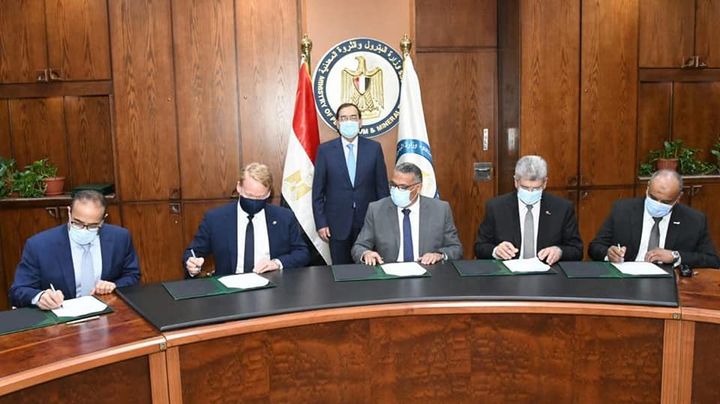 وزارة البترول والثروة المعدنية: شهد المهندس طارق الملا وزير البترول والثروة المعدنية توقيع 28121