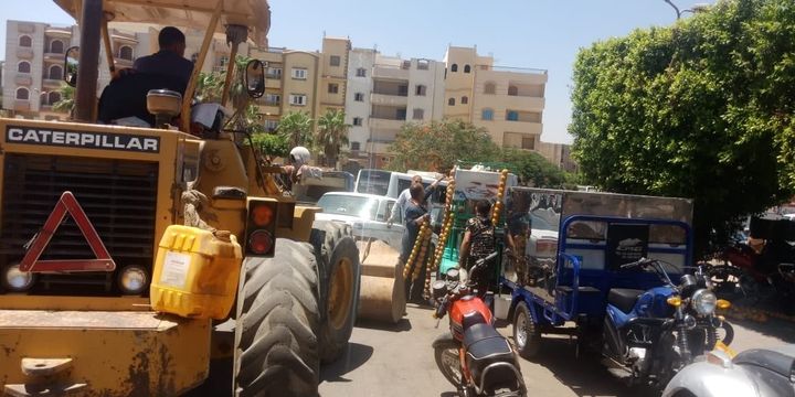 جهاز مدينة العبور ينفذ حملة جديدة لإزالة الإشغالات ويكثف أعمال تطوير الطرق والميادين بالمدينة أكد المهندس 37349