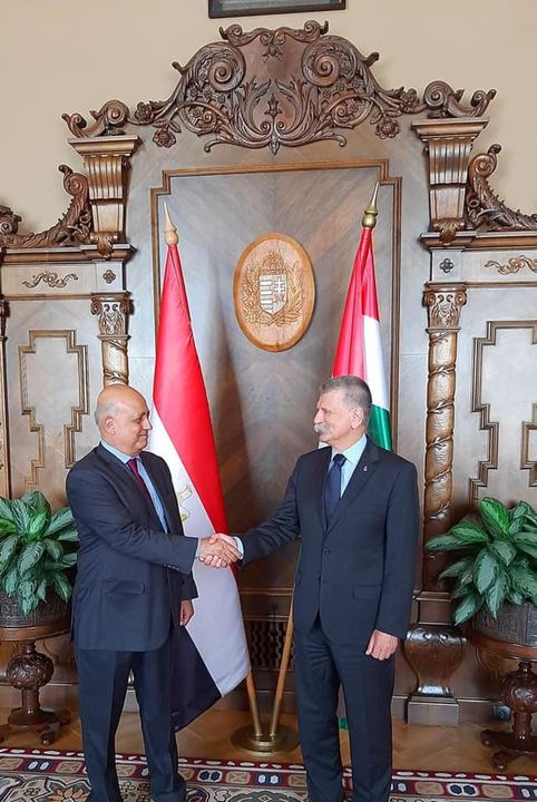 215914615_122307570079098_73908786973644