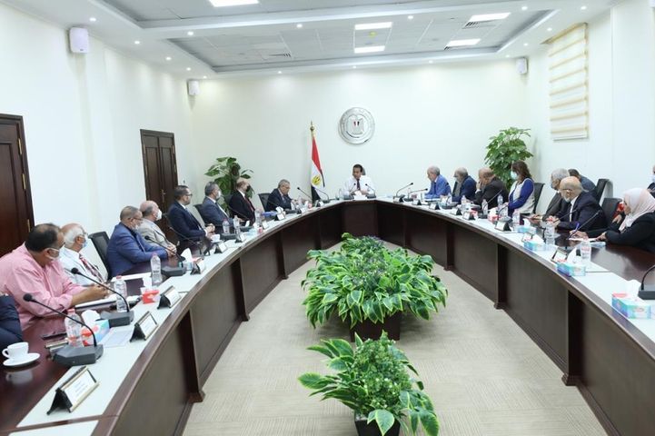 وزير التعليم العالي يرأس اجتماع مجلس شئون المعاهد العالية الخاصة عقد مجلس شئون المعاهد العالية الخاصة 43217