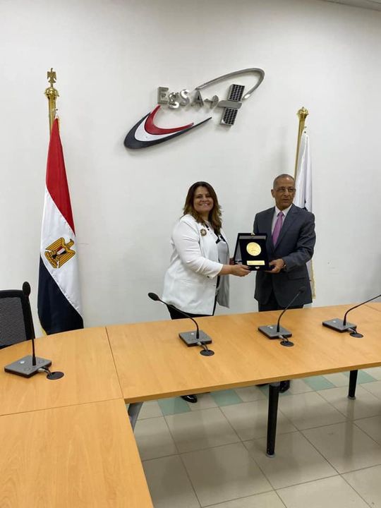 مساعدة وزير الخارجية مديرة إدارة المنظمات والتجمعات الأفريقية تزور وكالتي الفضاء المصرية والأفريقية 48945