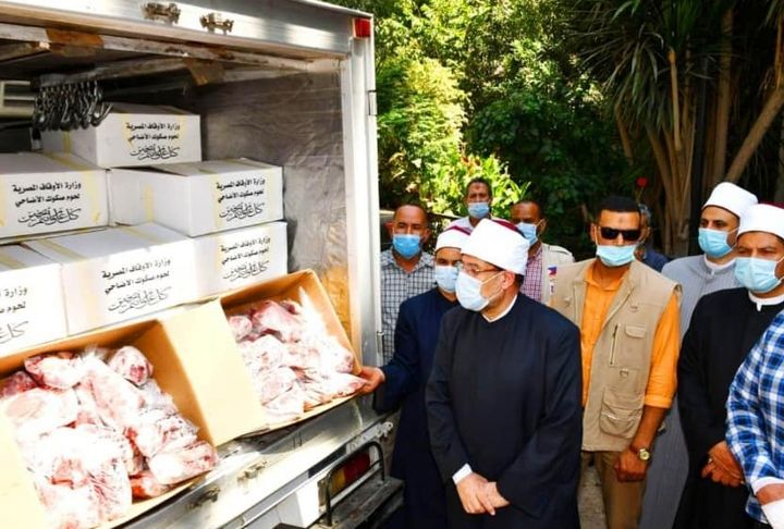 وزارة الأوقاف: بالصور : وزير الأوقاف يشهد انطلاق أول قافلة لتوزيع لحوم صكوك الأضاحي ويؤكد : 49288