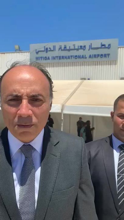 السفارة المصرية في طرابلس تنجح في إعادة 140 مصرياً عالقاً في ليبيا بطائرة مخصصة لهم --------- صرح السفير محمد 54948