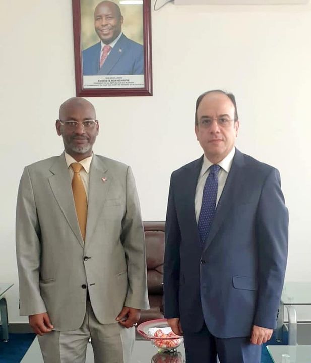 السفير المصري في بوجمبورا يلتقي بوزير الكهرباء البوروندي عشية زيارته المقبلة للقاهرة ***** استقبل السفير 56532