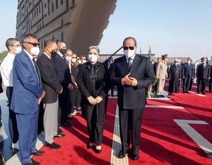 السيد الرئيس عبد الفتاح السيسي والسيدة قرينته يقدمان واجب العزاء لأسرة السيدة جيهان السادات 62886